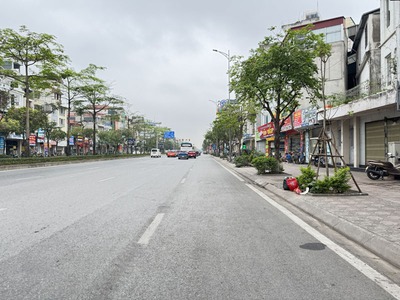 Cần bán 183,2m2 đất mặt phố Ngô Gia Tự, Việt Hưng. Vị trí đẹp xây tòa Building Ngân Hàng/Văn Phòng/K 3