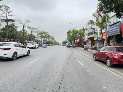 Cần bán 183,2m2 đất mặt phố Ngô Gia Tự, Việt Hưng. Vị trí đẹp xây tòa Building Ngân Hàng/Văn Phòng/K 4