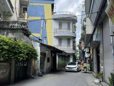 Tt hai bà trưng, nhà lô góc 3 mặt thoáng, ô tô đỗ cửa, kinh doanh, nhỉnh 6 tỷ 0