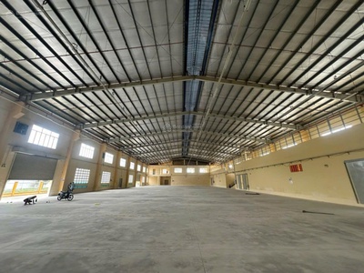 Cho thuê nhà xưởng   phường tân thới nhất, quận 12.dt 5000m, 300 triệu 0