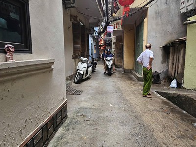 B.án nhà tại hoàng hoa thám - nhà dân xây - giá đầu tư   dân trí cao - ngõ rộng 0