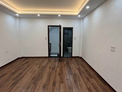 Hơn 7 đồng - 42m  siêu phẩm ngọc thụy    nhà đẹp dân xây, ô tô đỗ cửa   gần trường qt pháp, khai 4