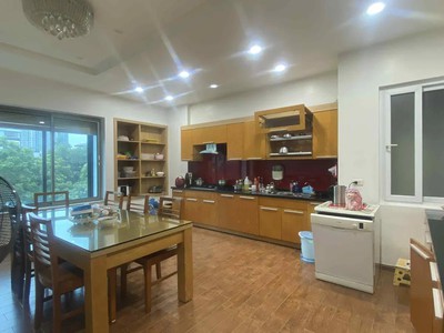 Bán nhà khu tây hồ   60m , sẵn nhà 5 tầng ở ngay, vài bước ra ô tô tránh, giá chỉ 15 tỷ 2