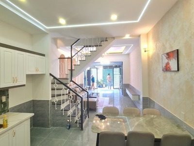 Nhà đẹp full nội thất xịn, 4x15m với 3 phòng ngủ, gần uỷ ban phường thạnh lộc, 5 phút gò vấp 0
