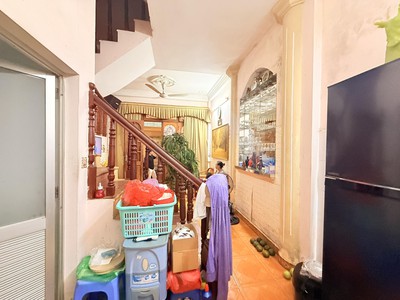 B.án nhà tại hoàng hoa thám - nhà dân xây - giá đầu tư   dân trí cao - ngõ rộng 3
