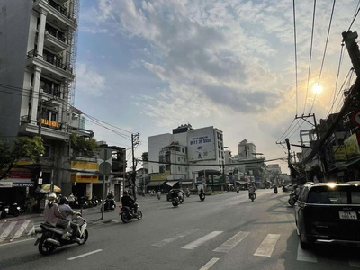 Bán nhà mặt tiền huỳnh tấn phát - gần nguyễn văn linh, 6x35m, cấp 4, tiện xây, 15,2 tỷ. 0