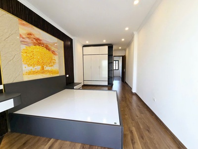 Siêu hiếm khuất duy tiến ,lô góc, nhà đẹp,3 thoáng, ngõ ô to tránh , tiện ích bạt ngàn 42m giá 9,8 4