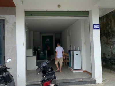 Bán nhà mặt phố hùng vương, quảng ngãi. dt 36m2, giá hời 4 tỷ, sổ hồng riêng 0