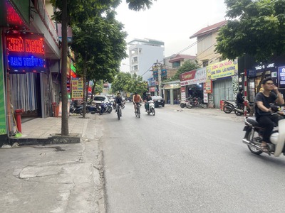 Hiếm  Cần bán 59m2, nhà 3 tầng mặt phố Trâu Quỳ. Khu kinh doanh sầm uất, dòng tiền ổn định 1