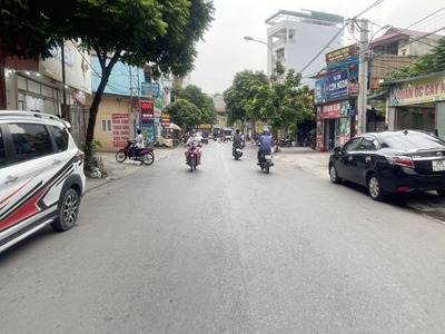 Hiếm  Cần bán 59m2, nhà 3 tầng mặt phố Trâu Quỳ. Khu kinh doanh sầm uất, dòng tiền ổn định 4