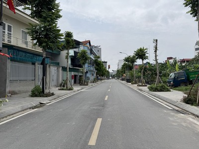 Cần bán 229m2 đất, đường 14m tại Cự Khối - Kết nối cầu Thanh Trì 100m. Xưởng cao 10m, dòng tiền đều 4