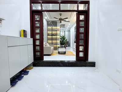 Nhà đẹp 40m2, Phố Hồng Mai, ngõ thông, 4 tầng, 4 phòng ngủ, đầy đủ nội thất đẹp long lanh, giá 9 tỷ. 0