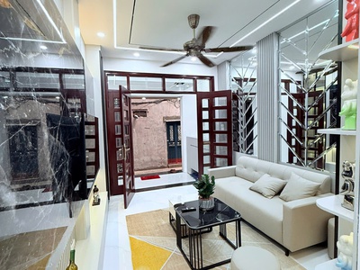 Nhà đẹp 40m2, Phố Hồng Mai, ngõ thông, 4 tầng, 4 phòng ngủ, đầy đủ nội thất đẹp long lanh, giá 9 tỷ. 2