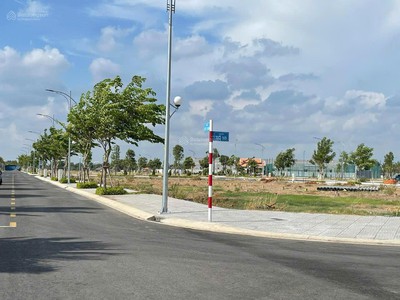 Bán nhanh lô đất nằm ngay trung tâm Long Thành-cách sân bay chỉ 5km-sổ sẵn giá 900tr 0