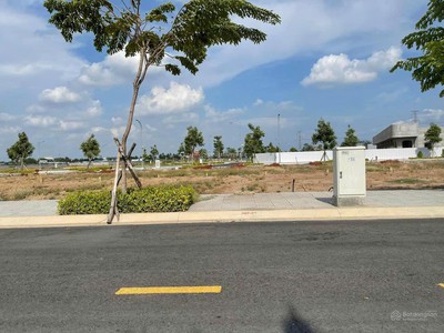 Bán nhanh lô đất nằm ngay trung tâm Long Thành-cách sân bay chỉ 5km-sổ sẵn giá 900tr 2