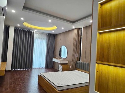 Chỉ 5.6 tỷ   nhà 5 tầng đẹp gần đh công nghiệp   dt 35m , ngõ 5m ô tô tránh 0
