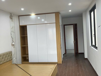 Chỉ 5.6 tỷ   nhà 5 tầng đẹp gần đh công nghiệp   dt 35m , ngõ 5m ô tô tránh 1
