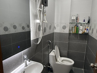 Nguyễn hồng đào   khu bàu cát   hẻm 4m xe hơi thông   3 tầng btct   chỉ 5.x tỷ 2
