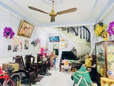 Giáp tân bình - q11   hxh tránh - sát mt - nhà đẹp 3 tầng - 4pn - 70m chỉ 7 tỷ tl 0