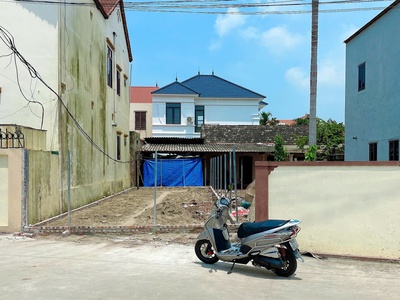 Bán 83m2 đất võng xuyên,phúc thọ,mặt tiền5.5m,đường ô tô tránh,kinh doanh 0