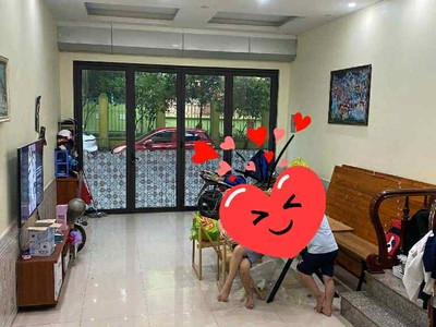 Nhà đẹp cổ linh, 90m x 4 tầng, mặt tiền 5m, 2 vỉa hè, ôtô tránh, dừng đỗ 3