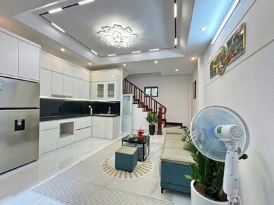 Bán nhà phân lô phạm văn đồng 59m x 6 tầng, mt 5m, dân xây, ô tô đõ cửa, 2 thoáng, full nội thất, 0