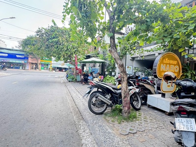 Bán nhà mặt tiền , lô gốc tân quy quận 7  270m2 , 2 lầu , ngang hơn 10m 67 tỷ 4