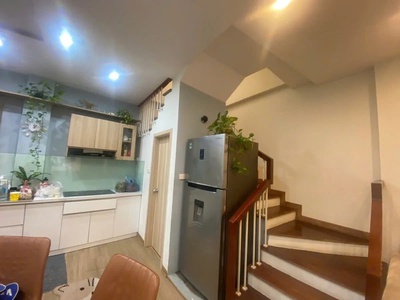 Chính chủ bán nhà mới full nội thất ô tô đỗ cổng  ngọc lâm 50m2 x 4 tầng ,9.7 tỷ long biên. 1
