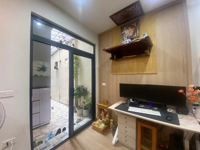 Chính chủ bán nhà mới full nội thất ô tô đỗ cổng  ngọc lâm 50m2 x 4 tầng ,9.7 tỷ long biên. 2