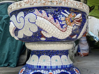Chậu hoa dán miễng sành - chậu khảm sành sứ - nghệ nhân dán miễng sành sứ ,khảm miễng 18