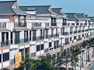 Shophouse MT đường 3/2 cổng Vinhomes, 110m2, 1 trệt 2 lầu sân thượng 2