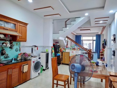 Bán nhà ngõ 9 trường thọ, thủ đức. 75m2, 3 tầng, 3pn, sh. giá 6.85  tỷ. lh: 0933125879 0