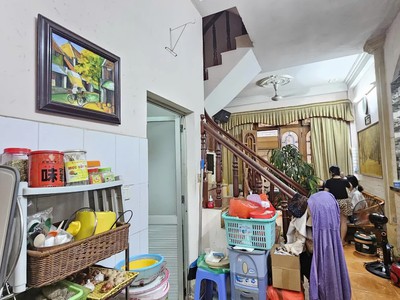 Bán nhà hoàng hoa thám 34m2. 3 tầng. mặt tiền 3.8m. giá 7.5 tỷ ba đình hà nội 3