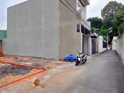 Bán đất ngay ngã tư tân phong, sau pccc, đường nhựa 5m chỉ 2tỷ490 0