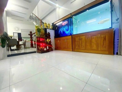 Nhà mớ 2 tầng, chiều ngang khủng 6,6m 1