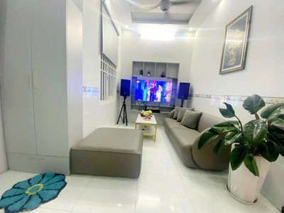Nhà mớ 2 tầng, chiều ngang khủng 6,6m 2