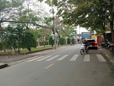 Hẻm xe hơi thông ttn 13, ngay chợ lạc quan - 50m2 sổ a4 nhà còn mới ở ngay - nhỉnh 3 tỷ 0