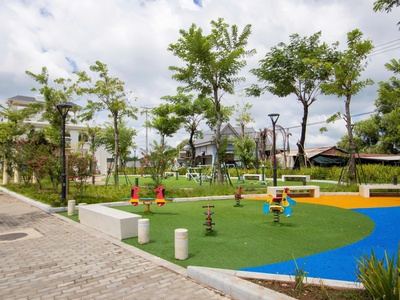 Shophouse MT đường 3/2 cổng Vinhomes, 110m2, 1 trệt 2 lầu sân thượng 5