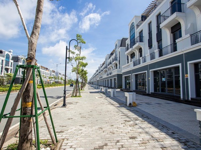 Shophouse MT đường 3/2 cổng Vinhomes, 110m2, 1 trệt 2 lầu sân thượng 3