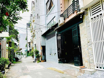 6 tỷ nhỉnh: nhà quận 10 - ngay bệnh viện 115 - xe hơi trong nhà 4 tầng ngang hơn 4m. vũ 0933910039 0