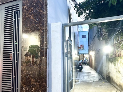 Chdv đường đoàn văn bơ- thông ra xóm chiếu, nguyền tất thành qua q7 chưa đến 5 phút. 2