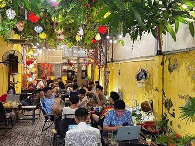 Hóc môn  ,hot hot   quán đẹp   sang quán cafe s/vườn mặt tiền khu dân cư gần sát đường tô ký, tel 0