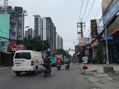 Mua nhà,nhà ra hương lộ 3, bình hưng hòa  bình tân, hxh, 4 tầng, 62m2 nờ hậu 4m25  sổ hồng, giá chỉ 1