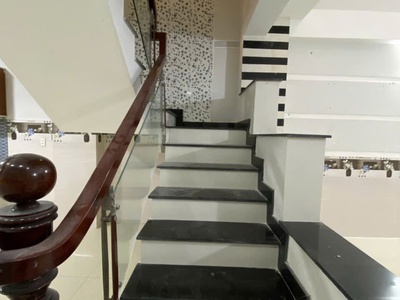 Siêu phẩm liên khu 5-6 gần chợ hẻm 7m thông kd khu nhà lầu 58 m2,5 tầng 5 tỷ 1 2
