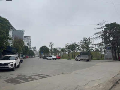  bán nhà ngọc thụy -long biên ô tô tránh   mặt tiền khủng 9.6m   thông công viên   sát tđc ngọc 0