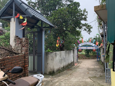 Cc cần bán 51,5m đất full tc đường 4m ô tô ngủ trong đất cách ql6 1km giá 1x tỉ 3