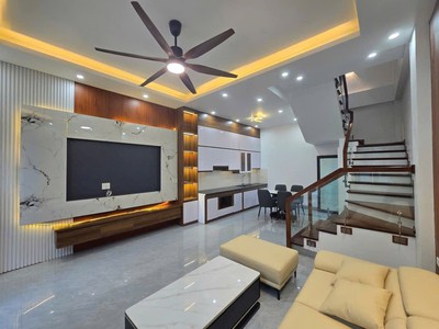 Bán căn nhà 3 tầng ngõ 218 Vũ Hựu, ph Lê Thanh Nghị mới, TP HP mới, 40.2m2, 3 ngủ, 2 vs 0
