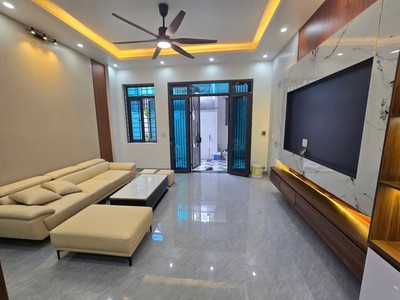Bán căn nhà 3 tầng ngõ 218 Vũ Hựu, ph Lê Thanh Nghị mới, TP HP mới, 40.2m2, 3 ngủ, 2 vs 2