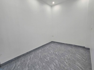 Bán căn nhà 3 tầng ngõ 218 Vũ Hựu, ph Lê Thanh Nghị mới, TP HP mới, 40.2m2, 3 ngủ, 2 vs 8
