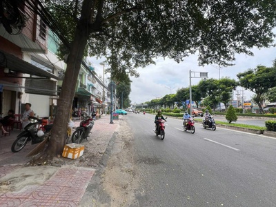 Chính chủ cần bán gấp nhà MT Trường Chinh P. Đông Hưng Thuận. 1